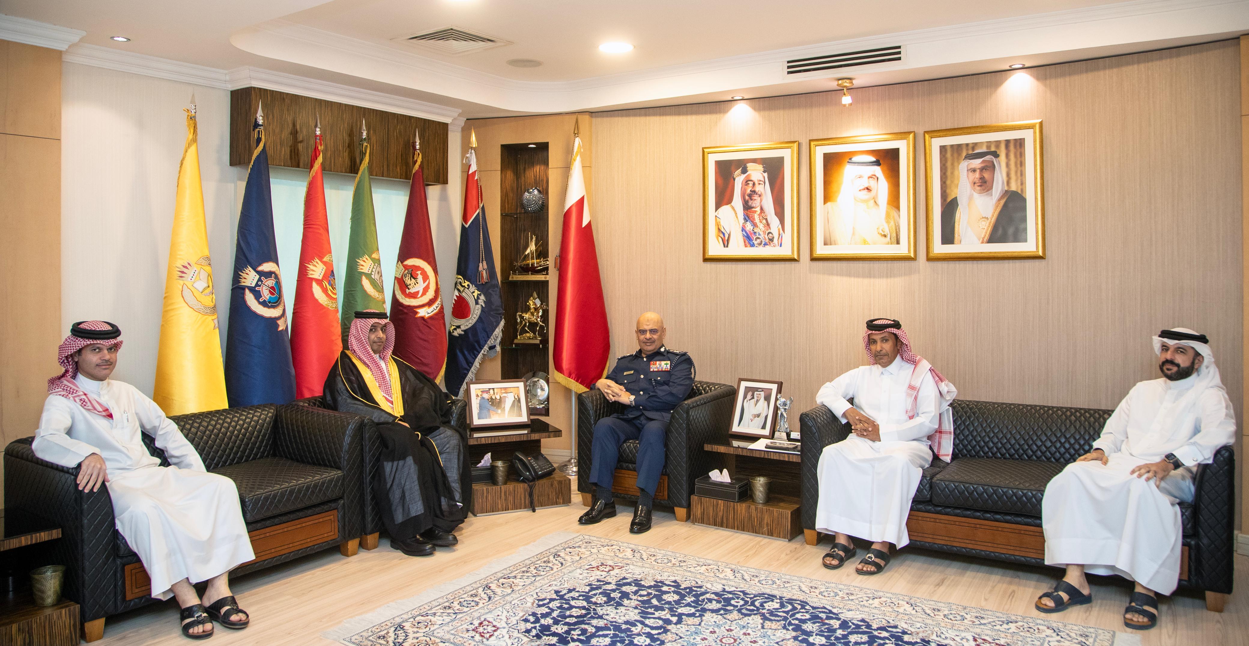 رئيس الأمن العام يستقبل مدير مكتب الاتصال بالمديرية العامة لمكافحة المخدرات بسفارة المملكة العربية السعودية بمناسبة انتهاء فترة عمله<