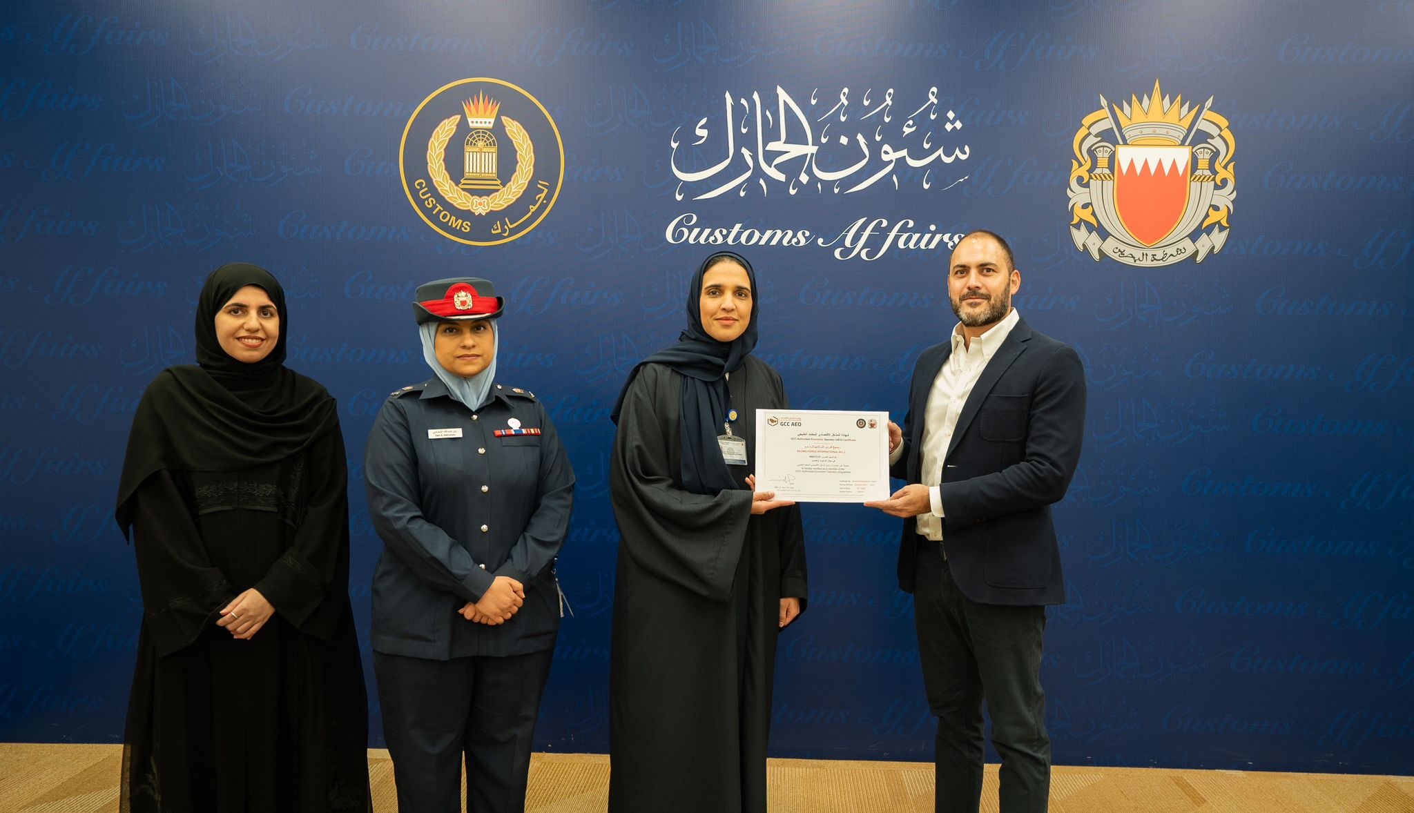 شئون الجمارك تسلم شهادة برنامج المشغل الاقتصادي المعتمد الخليجي لشركتين بعد استيفائهما متطلبات البرنامج<