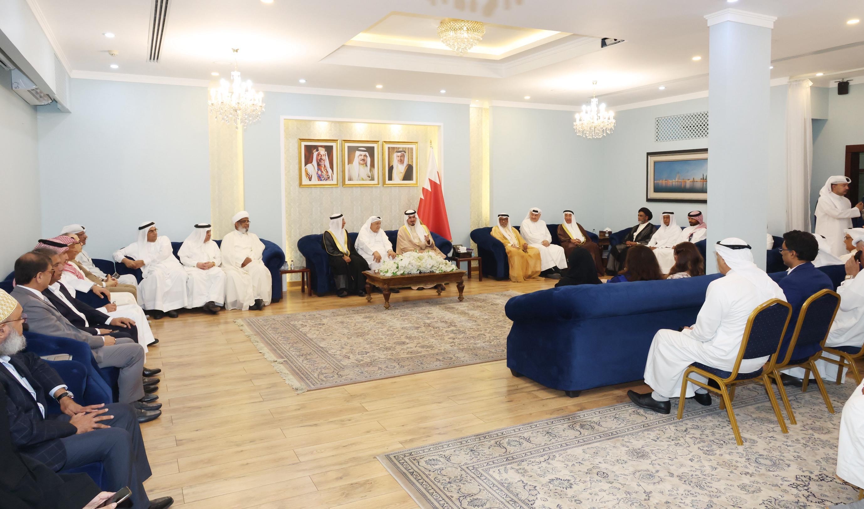 ضيوف مجلس محافظة العاصمة يشيدون بمتانة العلاقات الخليجية ويثمنون استضافة قمة البحرين<