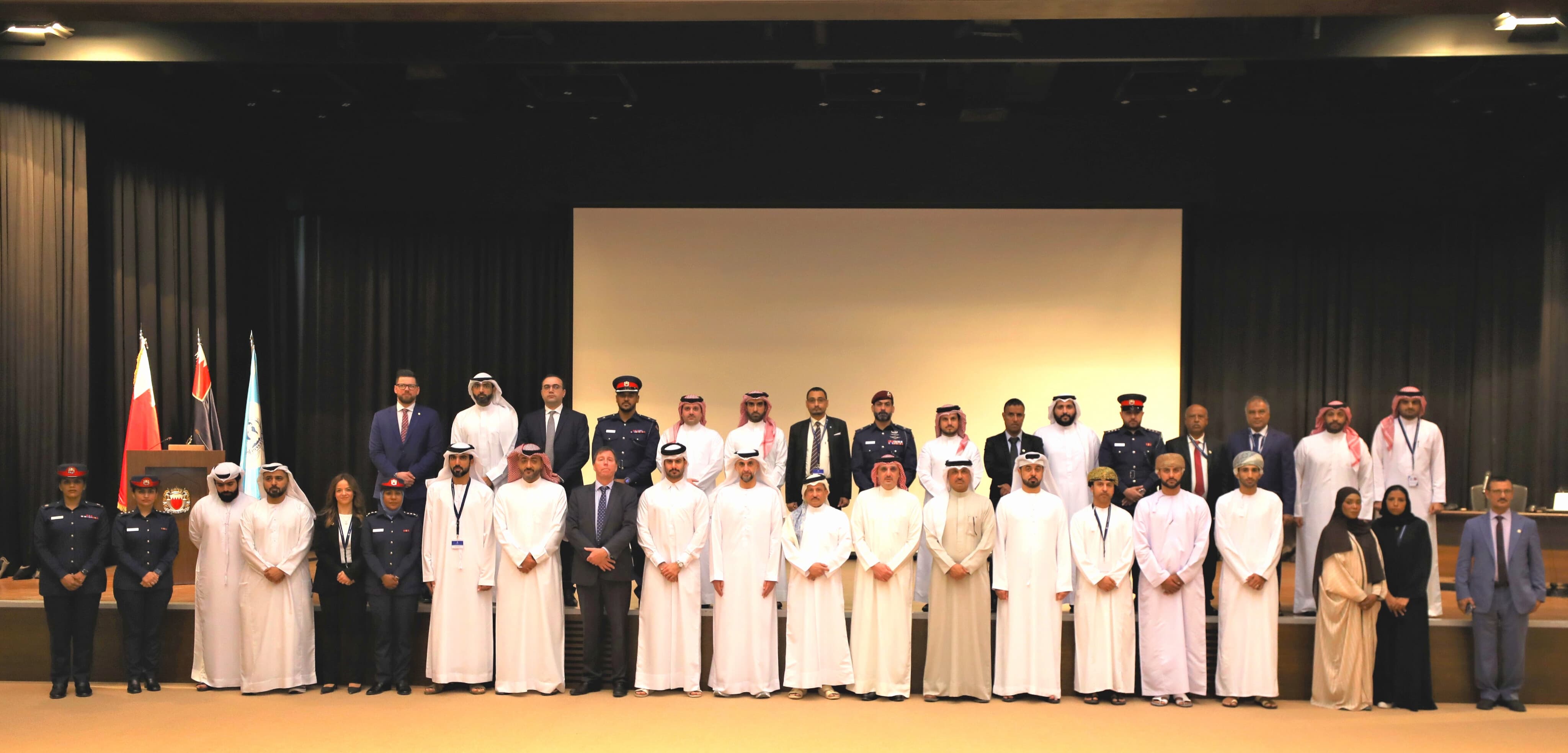 إدارة الشئون الدولية والانتربول  تنظم أعمال الاجتماع الثاني لفريق العمل المعني بمشروع 