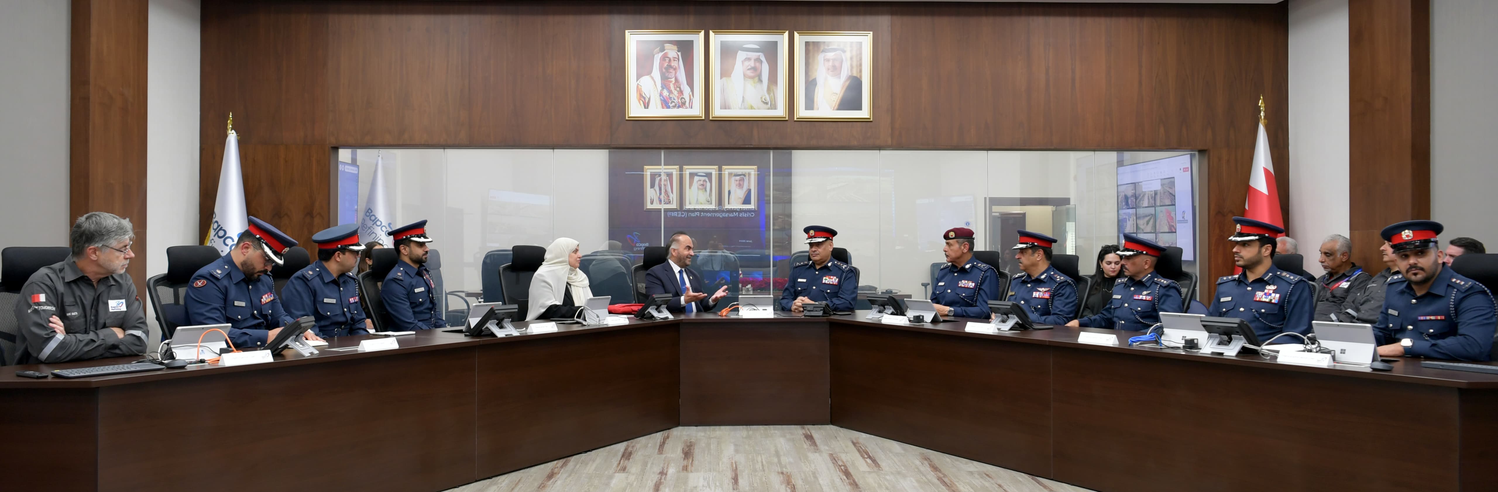 رئيس الأمن العام يقوم بزيارة إلى شركة بابكو للتكرير<