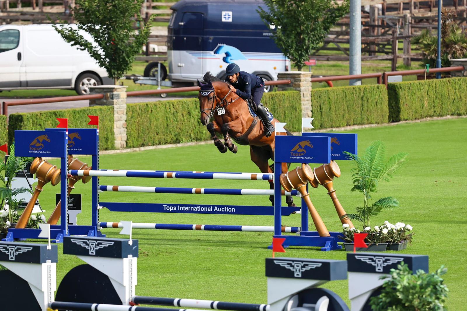 في مسيرة إنجازات لا تعرف التوقف وتعكس الجاهزية والاحترافية... فريق وزارة الداخلية لقفز الحواجز يتبوأ المركز الأول في البطولة الدولية لأبطال المستقبل في هولندا<