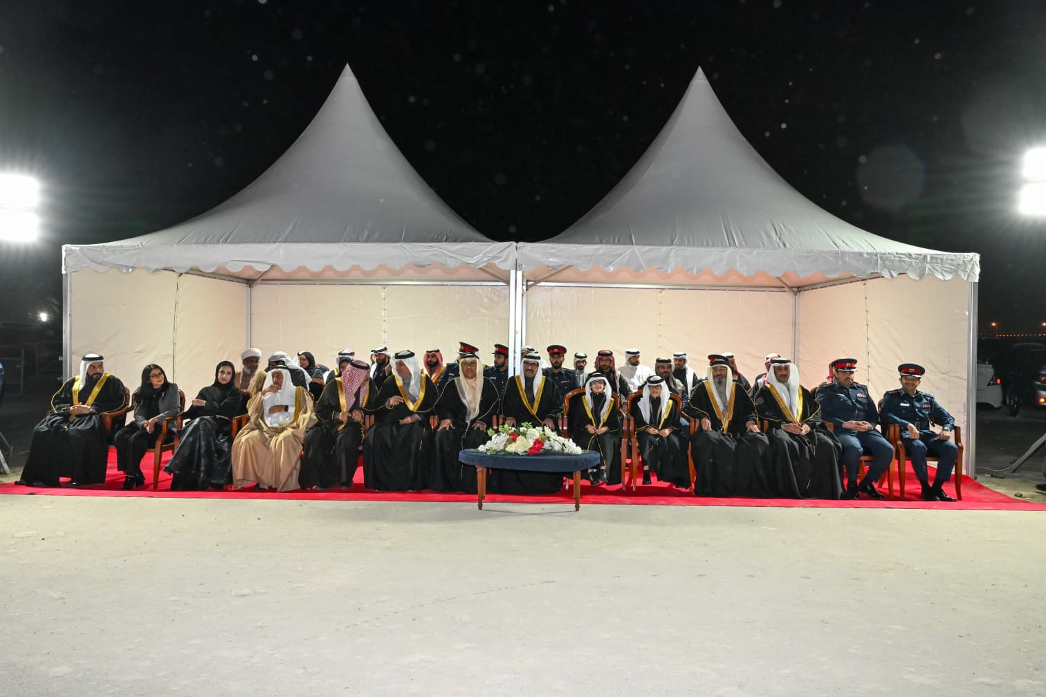 وزارة الداخلية تنظم طابور شرطة البحرين في القرية التراثية بالمحافظة الجنوبية احتفاء بالأعياد الوطنية<