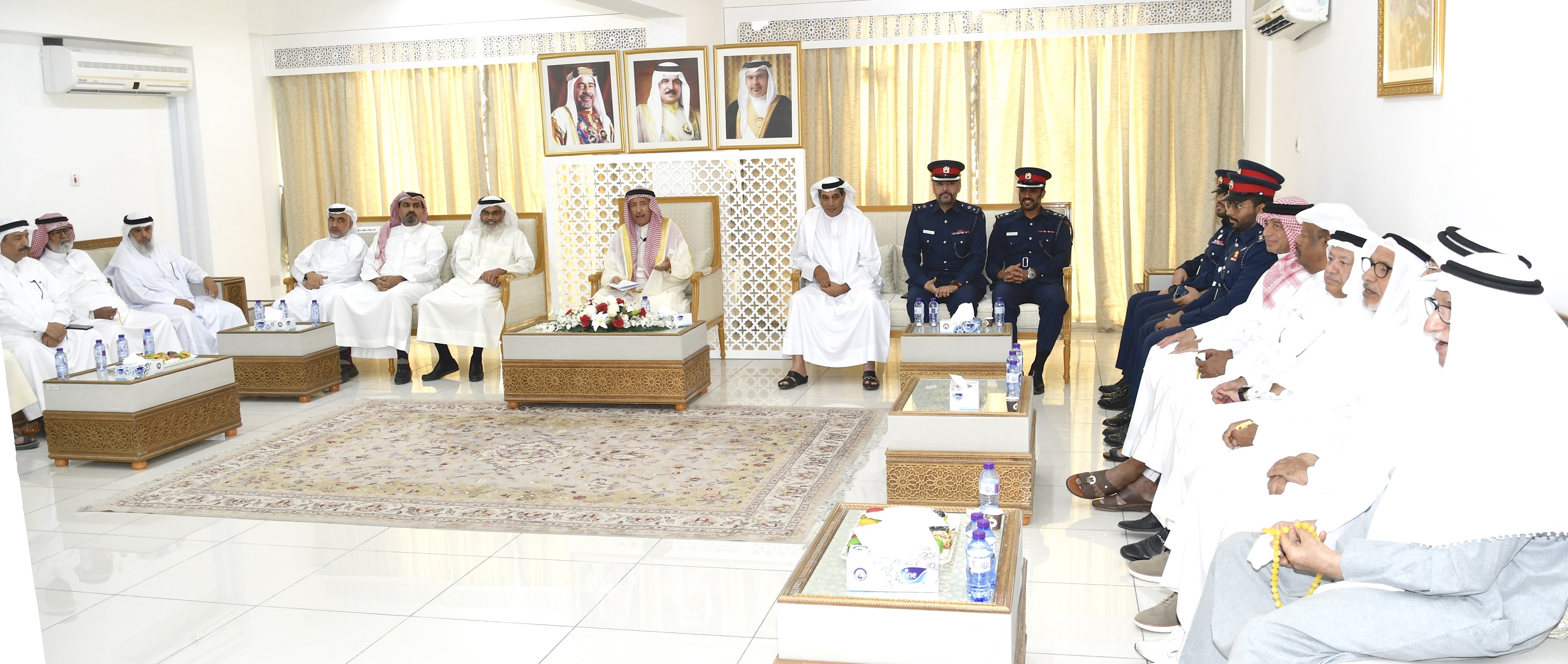 محافظ وأهالي المحرق يشيدون بمضامين كلمة معالي وزير الداخلية<