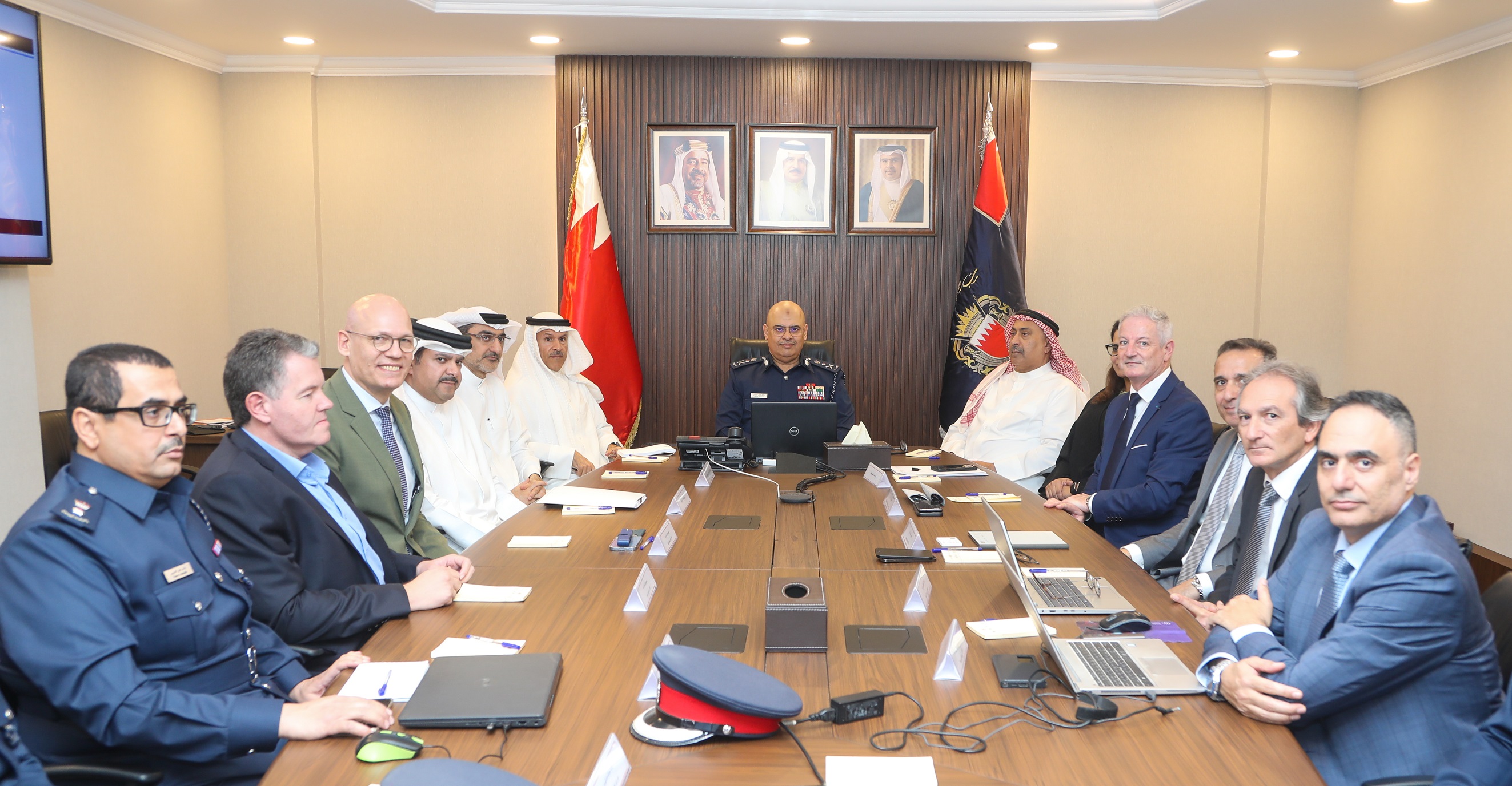 رئيس الشرطة يترأس اجتماعًا مع الشركة المنفذة لمشروع نظام القياسات الحيوية<