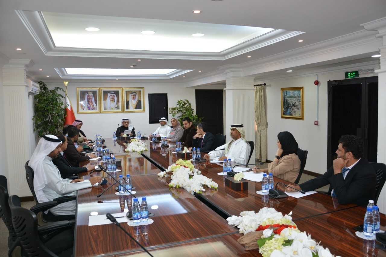 خلال الاجتماع التشاوري الأسبوعي للمسئولين بالمحافظة الشمالية ... العصفور يدعو الأهالي للمشاركة في فعاليات اليوم الوطني الرياضي الذي ستقيمه المحافظة على ممشى عالي<