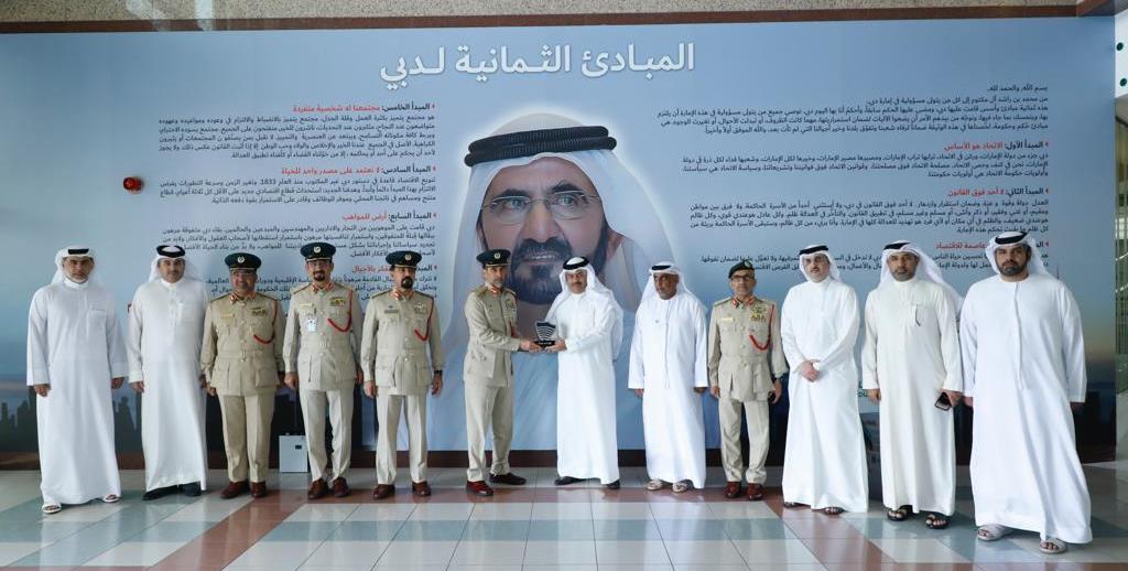 لدى مشاركته في القمة العالمية الشرطية بدبي ... رئيس الأمن العام يجتمع بالقائد العام لشرطة دبي ويؤكد على أهمية تعزيز التعاون المشترك وتبادل الخبرات الأمنية بين الجانبين<