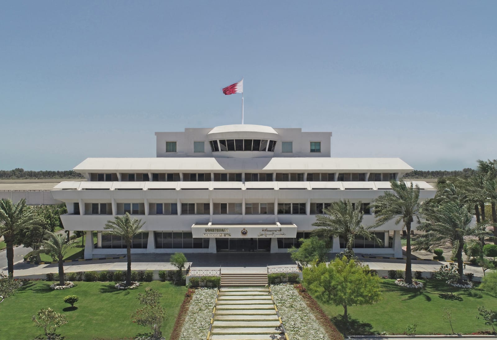 دوريات خفر السواحل تتمكن من إنقاذ شخصين بعد تعطل قاربهما في عرض البحر<