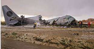 سقوط طائرة نقل عسكرية في العاصمة البوليفية لاباز يسفر عن مقتل 15 شخصاً وإصابة آخرين<