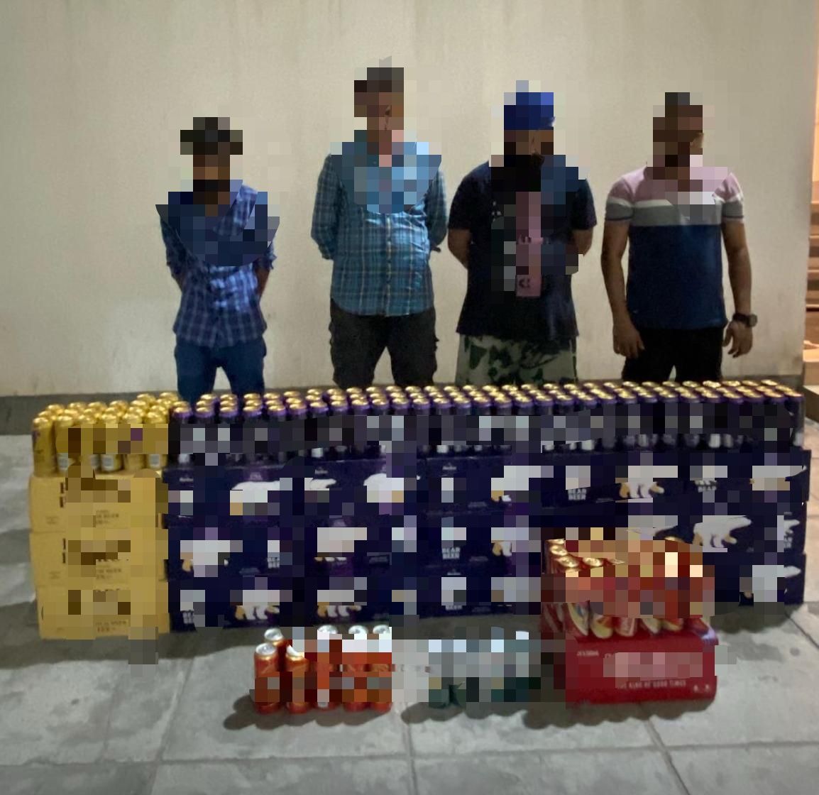 (مكافحة الإتجار بالبشر وحماية الآداب) : القبض على خمسة أشخاص لقيامهم ببيع مواد مسكرة<