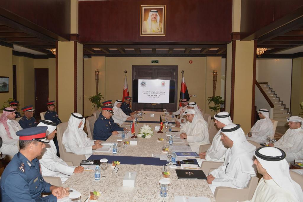 في أول اجتماع للجنة الأمنية ...تشكيل فرق عمل تنفيذية مشتركة بين وزارتي الداخلية في البحرين والكويت للبحث في عدد من مجالات التعاون والتنسيق الأمني<