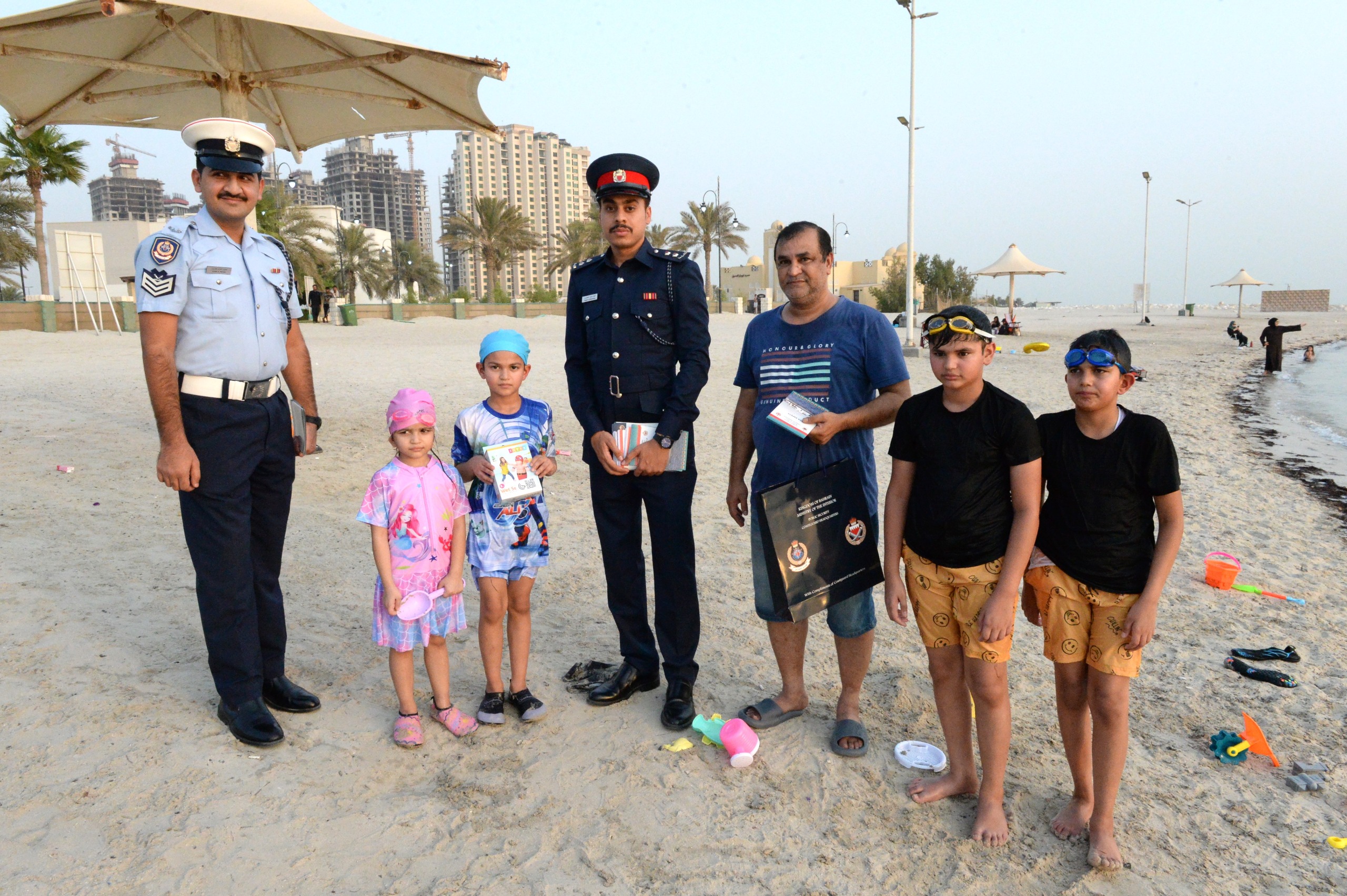 قيادة خفر السواحل تنظم حملة توعوية على ساحل البديع<