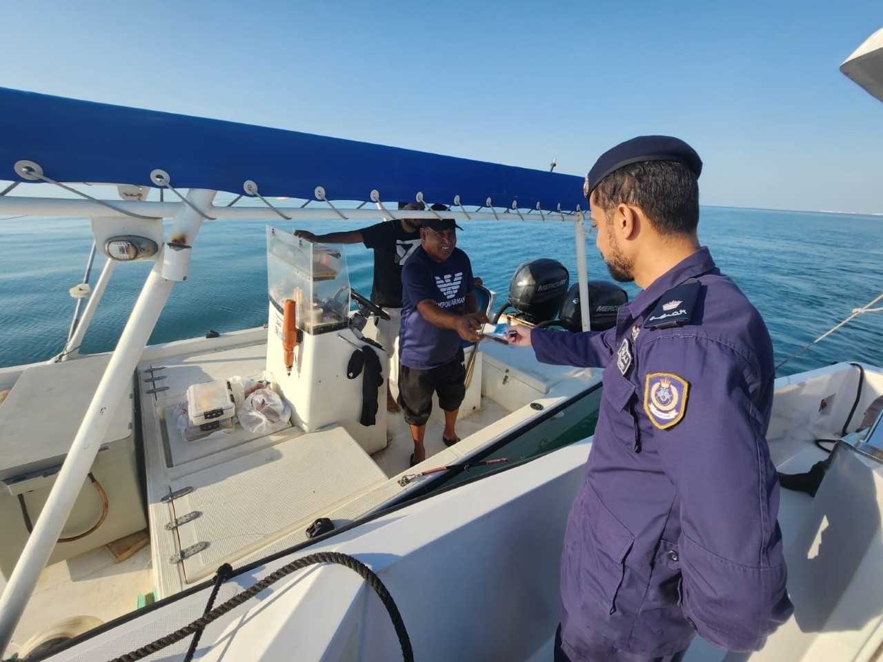 خفر السواحل تواصل حملاتها التفتيشية للتصدي للمخالفات البحرية<