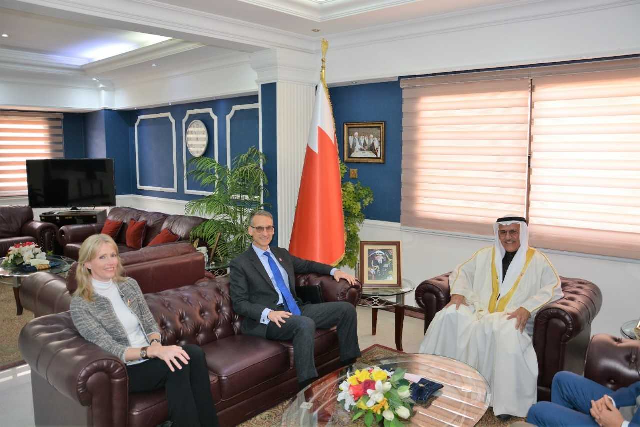 محافظ الشمالية يستقبل السفير الأمريكي لدى مملكة البحرين ويشيد بتطور العلاقات بين البلدين الصديقين<