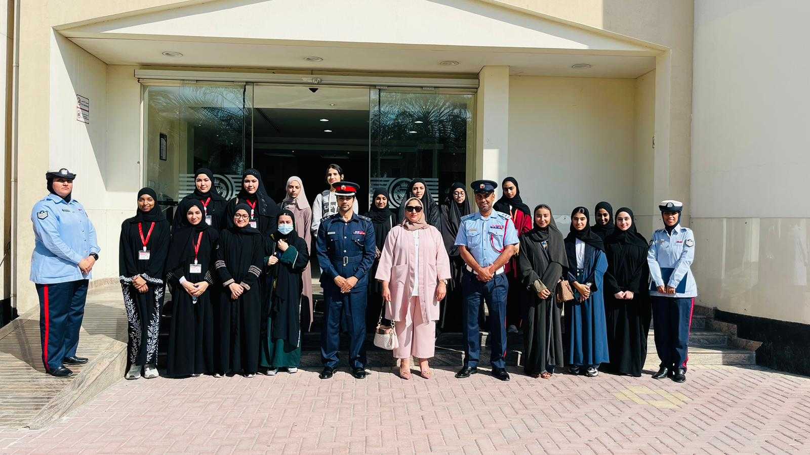 محافظ الشمالية يلتقي عددًا من طالبات المرحلة الثانوية 