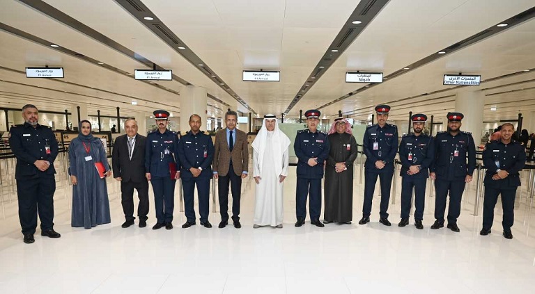 وكيل وزارة الداخلية لشئون الجنسية والجوازات والاقامة ..يقوم بزيارة تفقدية لمطار البحرين الدولي ويؤكد أهمية تسهيل إجراءات المسافرين خلال سباق الفورمولا 1<
