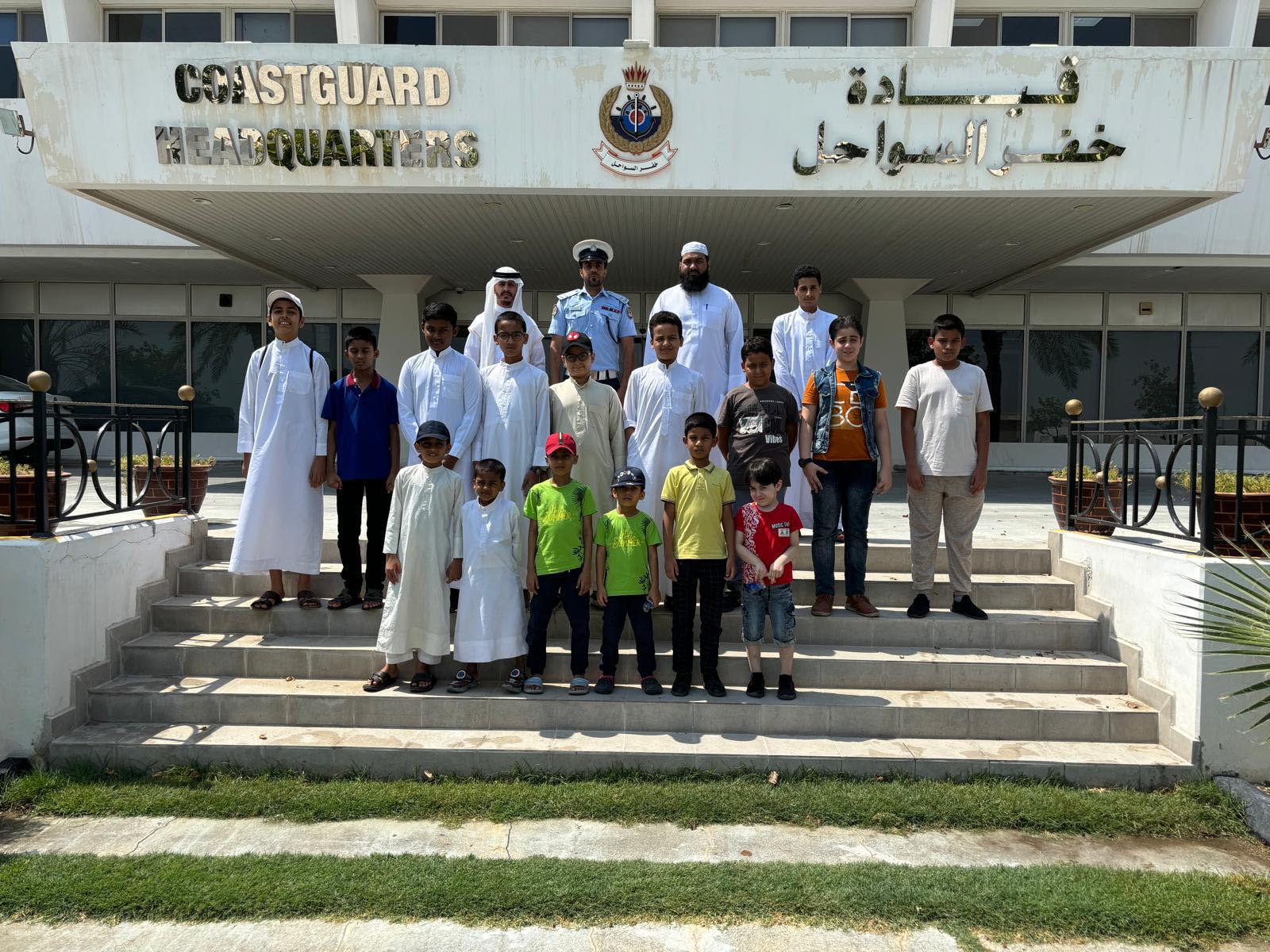 قيادة خفر السواحل تستقبل طلبة مركز أحمد بن حسن إبراهيم لتحفيظ القرآن<