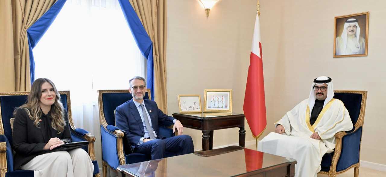 سمو محافظ المحافظة الجنوبية يستقبل سفير الولايات المتحدة الأمريكية لدى مملكة البحرين<