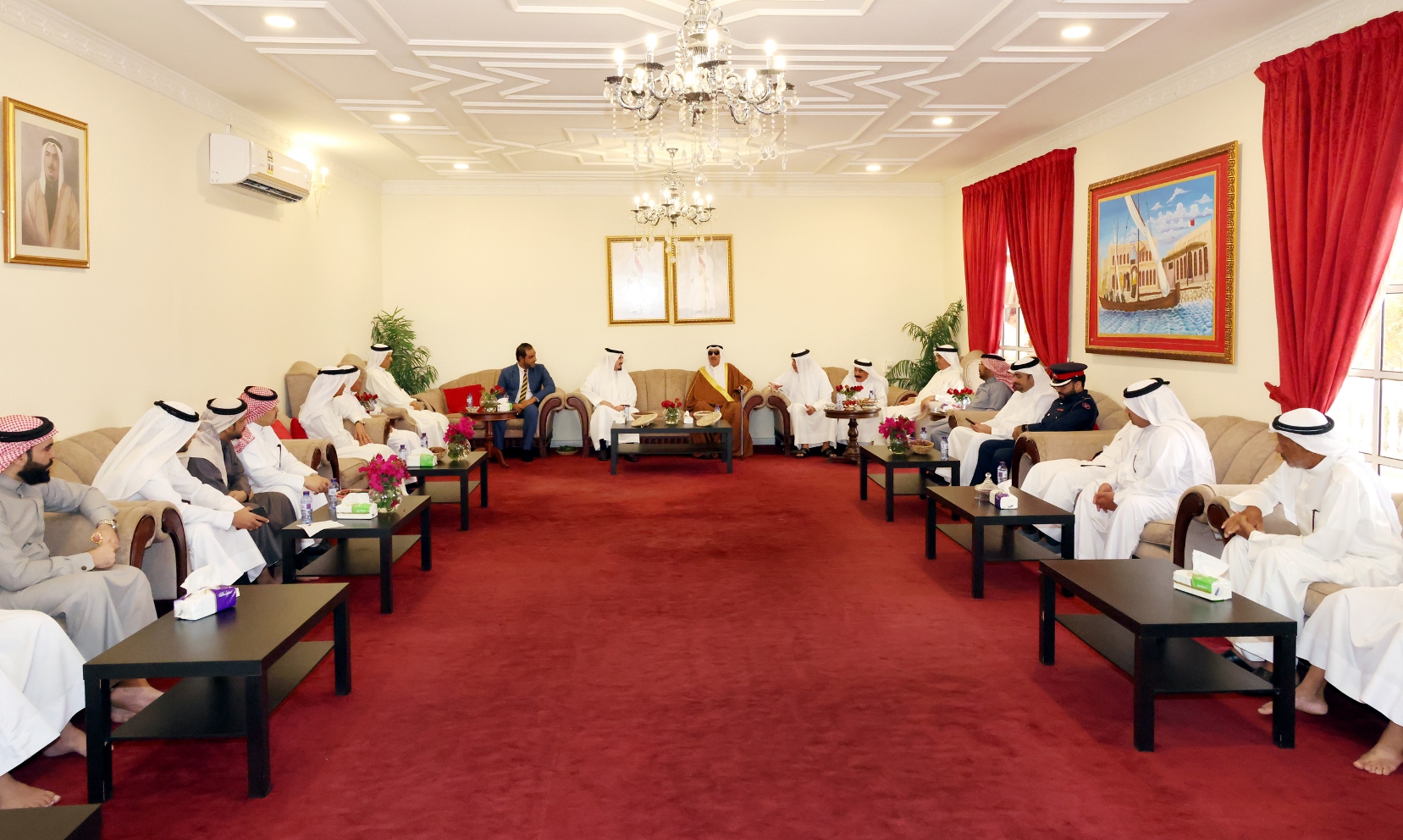 ضمن برنامج التواصل الميداني .. محافظ العاصمة يزور العكر ويبحث مع الأهالي احتياجات المنطقة<