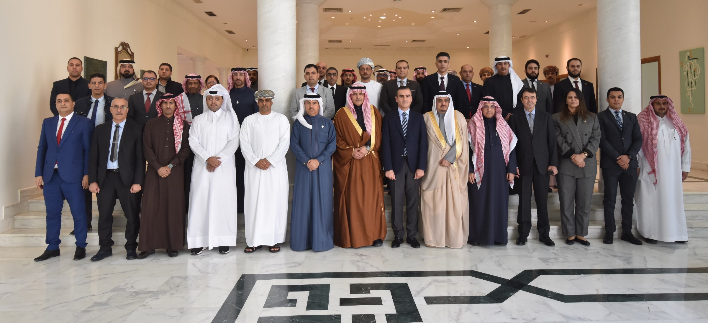 مساعد رئيس الأمن العام لشؤون العمليات والتدريب يشارك في اجتماع مراجعة الاستراتيجية العربية المطورة لمكافحة الإرهاب<