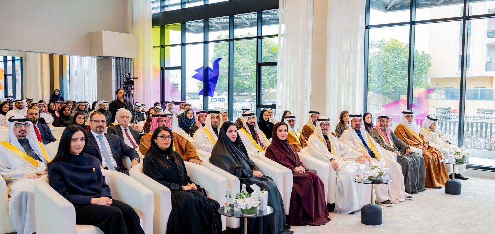 محافظ المحافظة الجنوبية يحضر منتدى رايات الوطن لتعزيز جاهزية الخريجين لسوق العمل<