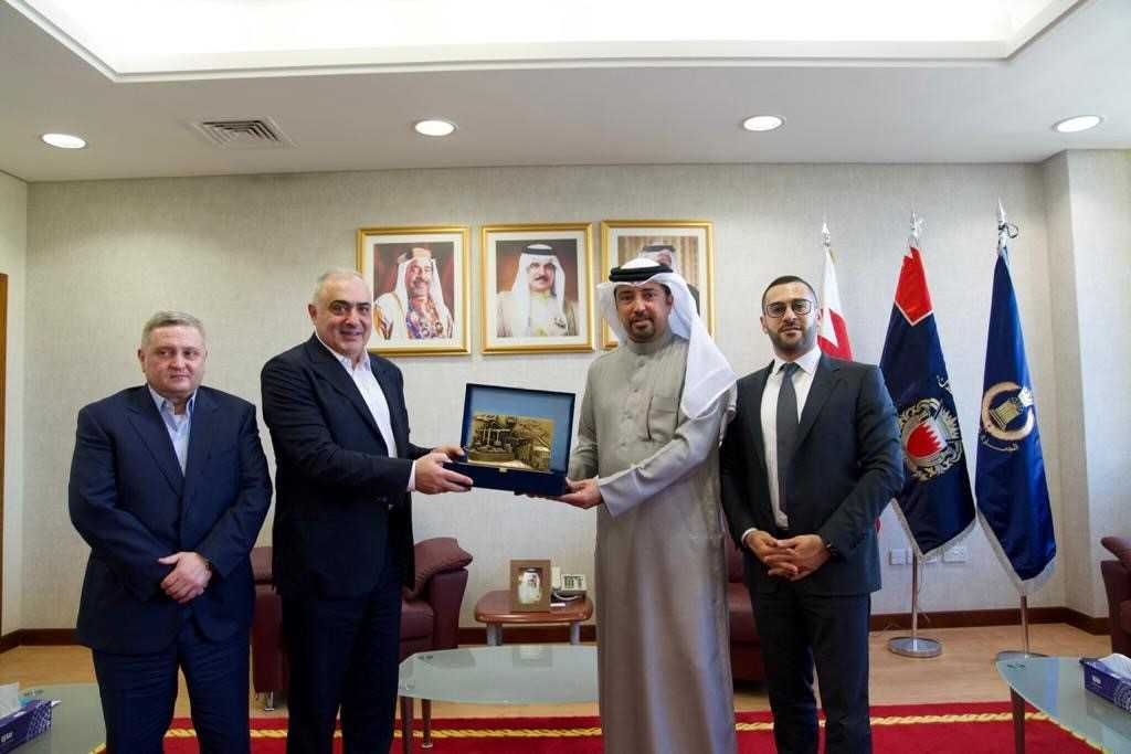 معالي رئيس الجمارك يعقد اجتماعاً تنسيقياً مع أعضاء من شركة 