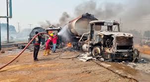 مصرع 29 شخصًا في انفجار صهريج وقود بنيجيريا<