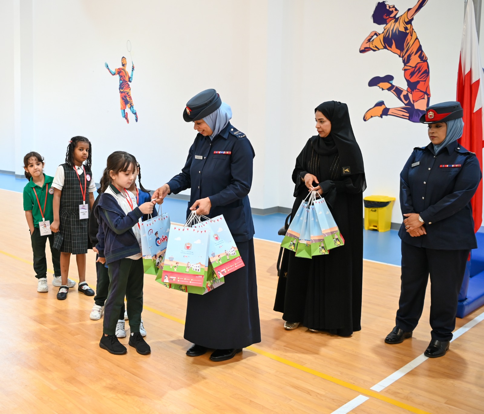 إدارات وزارة الداخلية تشارك في الاحتفال باليوم العالمي للطفل <