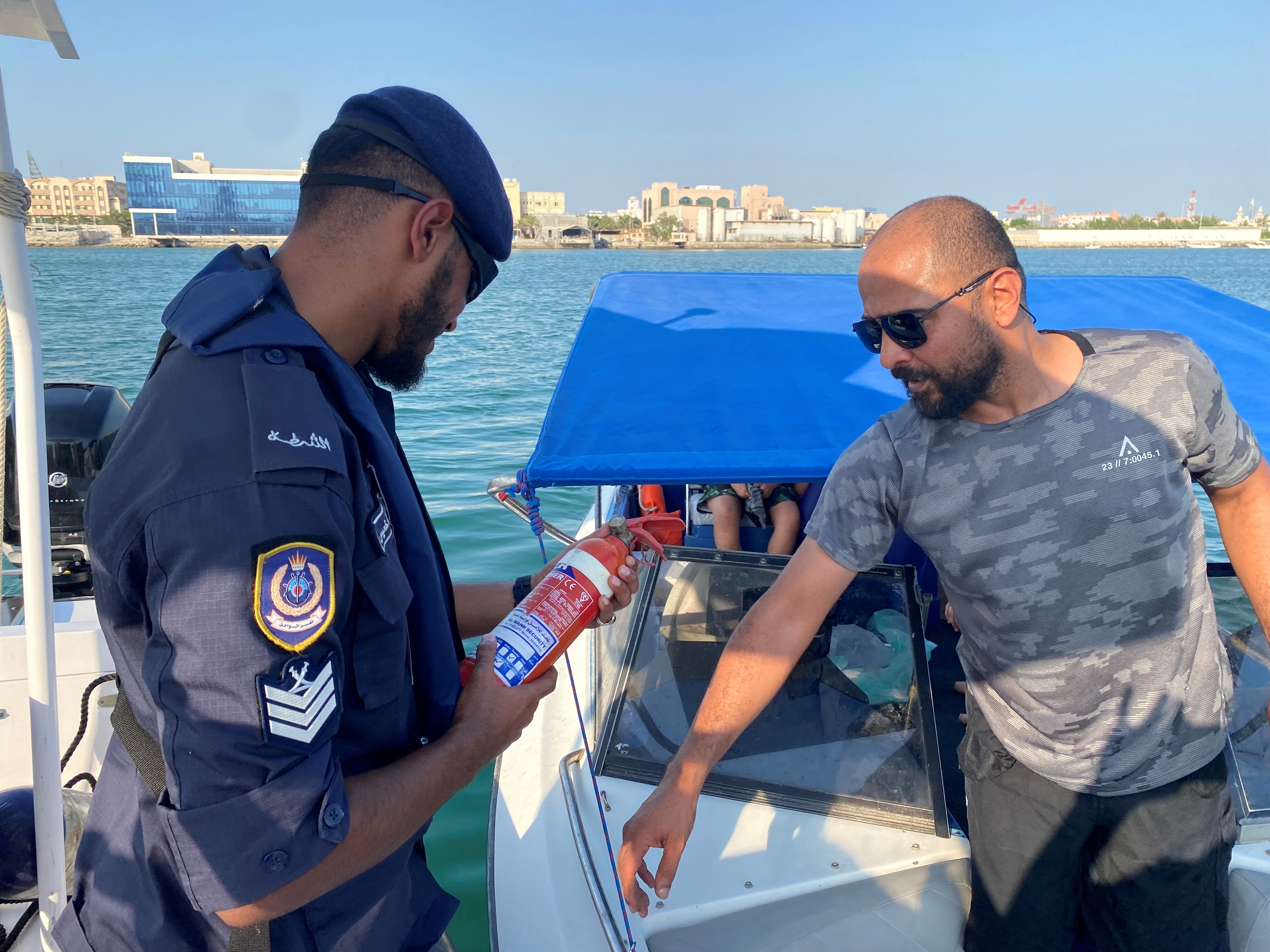 خفر السواحل تواصل حملاتها التفتيشية للتصدي للمخالفات البحرية<