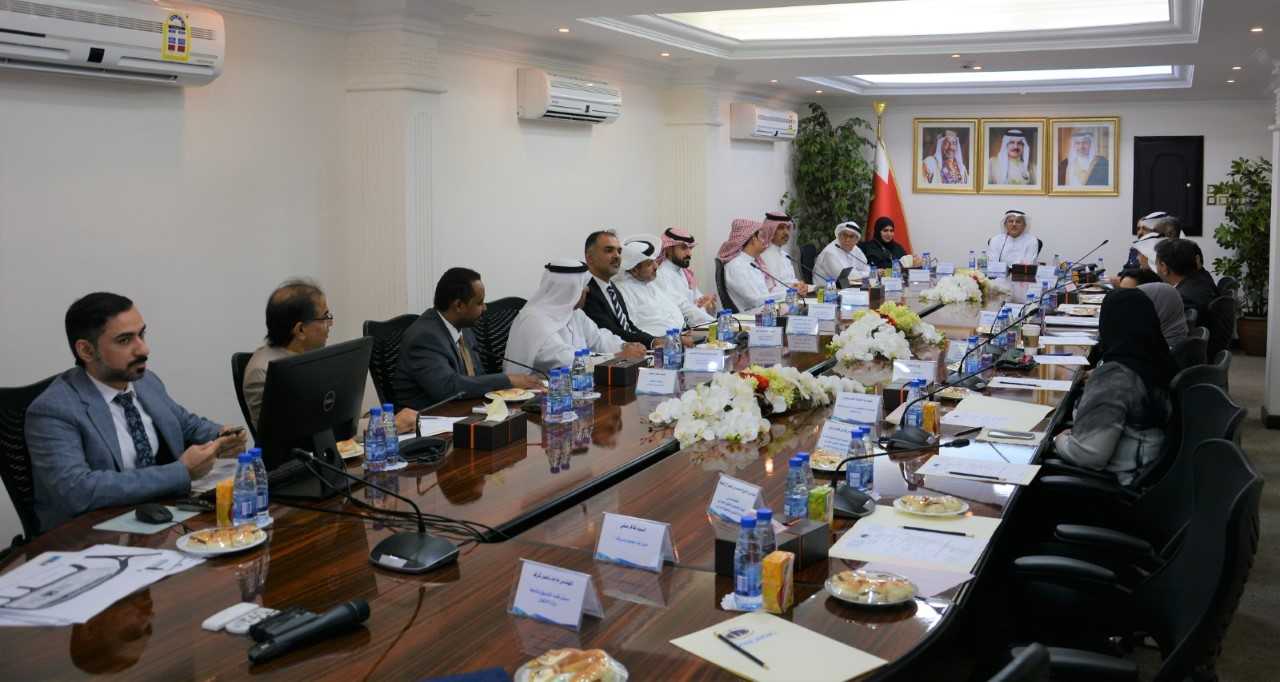 لدى ترؤسه اجتماع المجلس التنسيقي بالمحافظة ... العصفور: المبادرة لإشراك القطاع الخاص في تمويل إنشاء المضامير والمسطحات الخضراء<