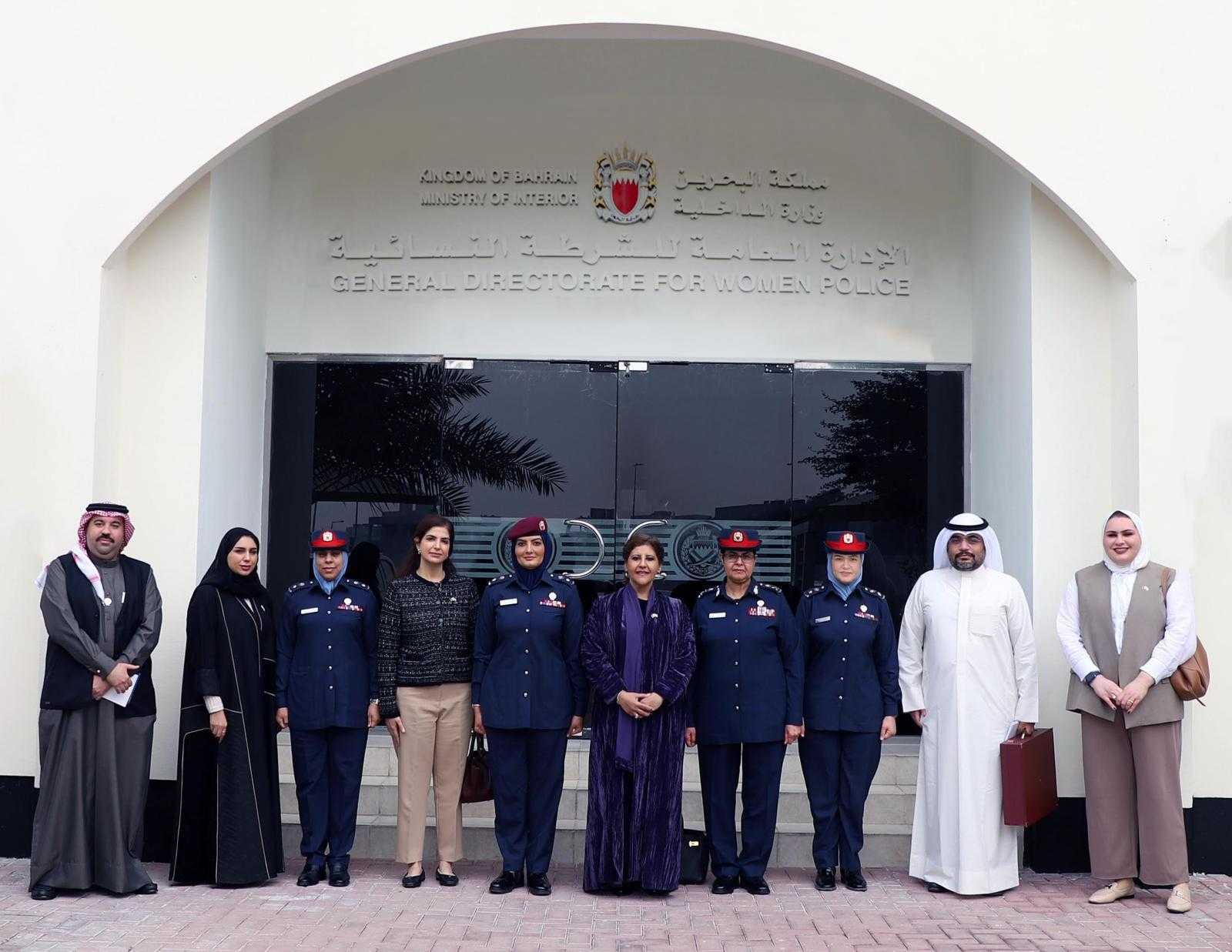 مدير عام الشرطة النسائية عضو المجلس الأعلى للمرأة تلتقي مساعد وزير الخارجية لشؤون حقوق الإنسان بدولة الكويت<