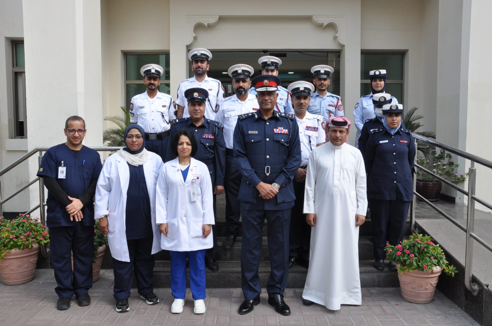 مديرية شرطة محافظة العاصمة بالتعاون مع إدارة الشئون الصحية والاجتماعية تقيم محاضرات ودورات تدريبية لمنسوبي المديرية<