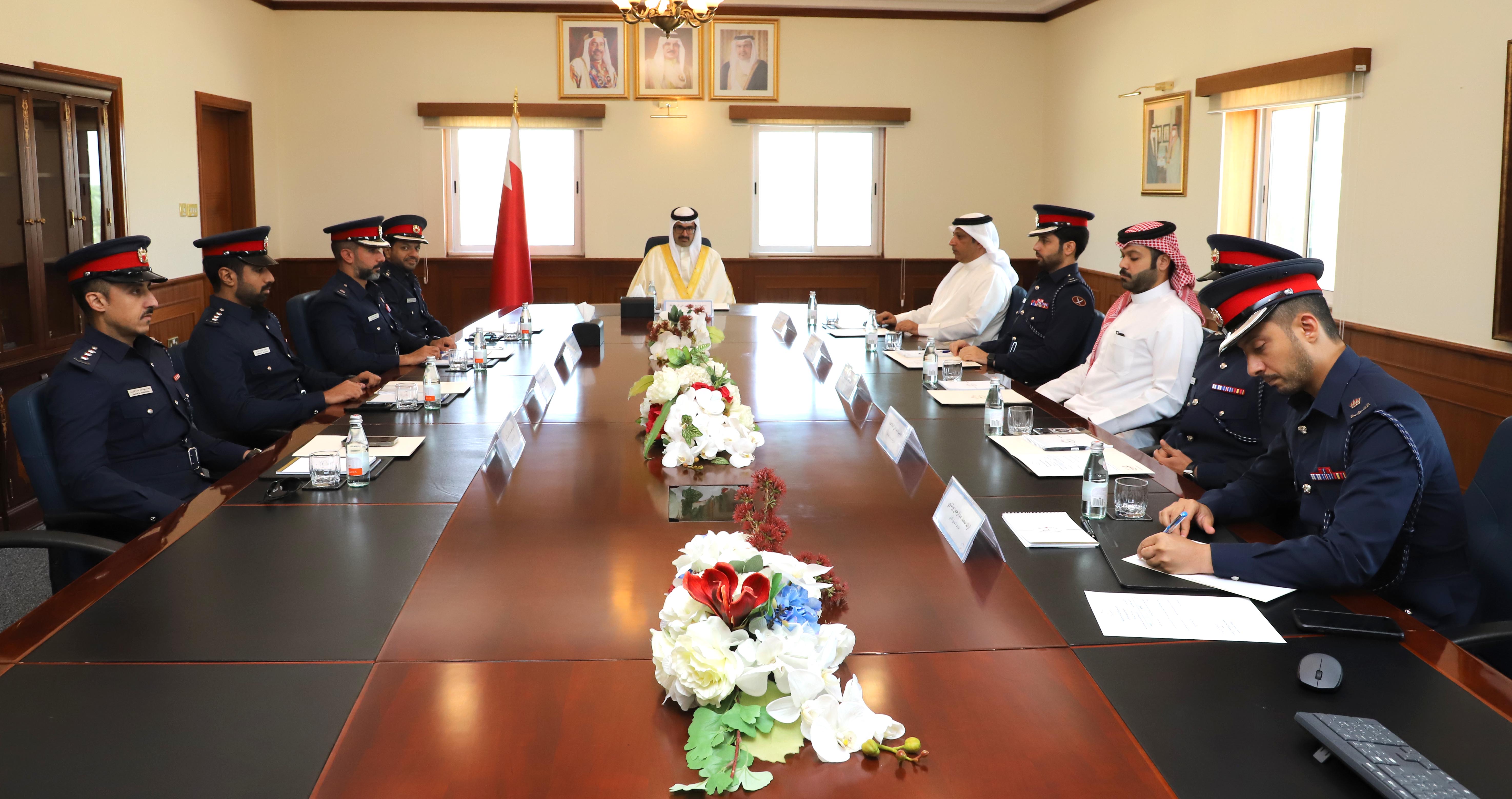 سمو محافظ المحافظة الجنوبية يترأس اجتماع اللجنة الأمنية ويتابع الاستعدادات والجهود المبذولة من قبل الجهات المعنية خلال فترة الصيف<