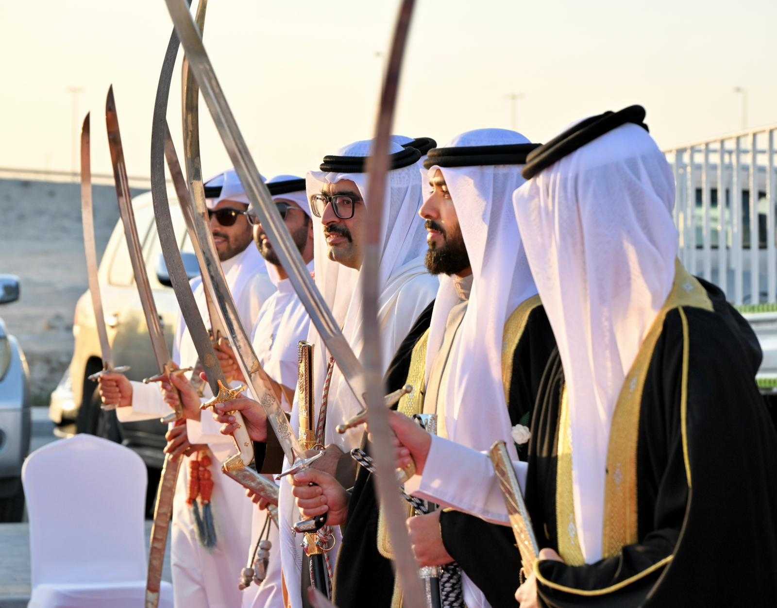 سمو محافظ المحافظة الجنوبية يحضر عرضة واحتفال أهالي مدينة خليفة<