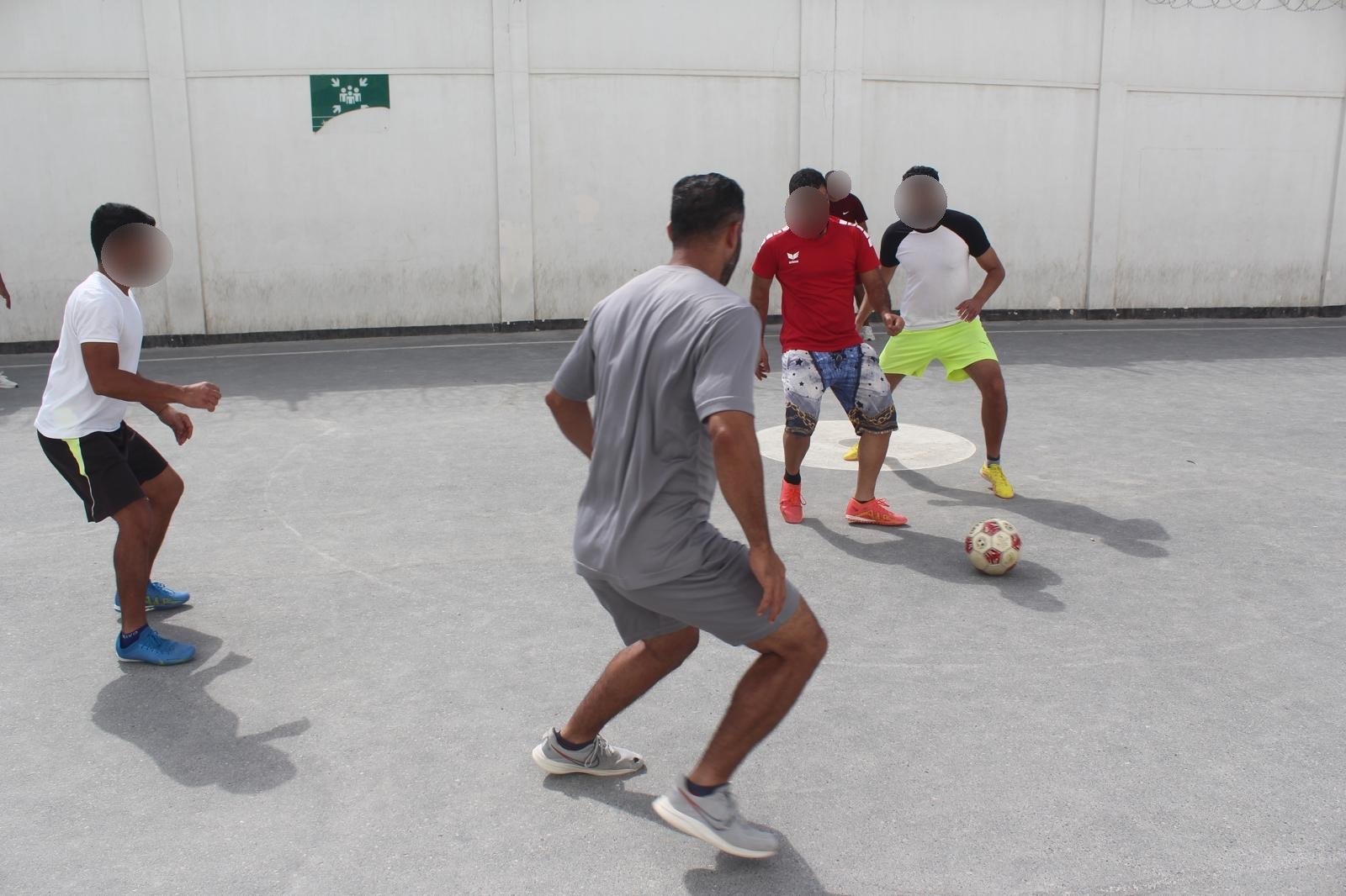 مركز إصلاح وتأهيل النزلاء يقيم برنامج رياضي متنوع للنزلاء<