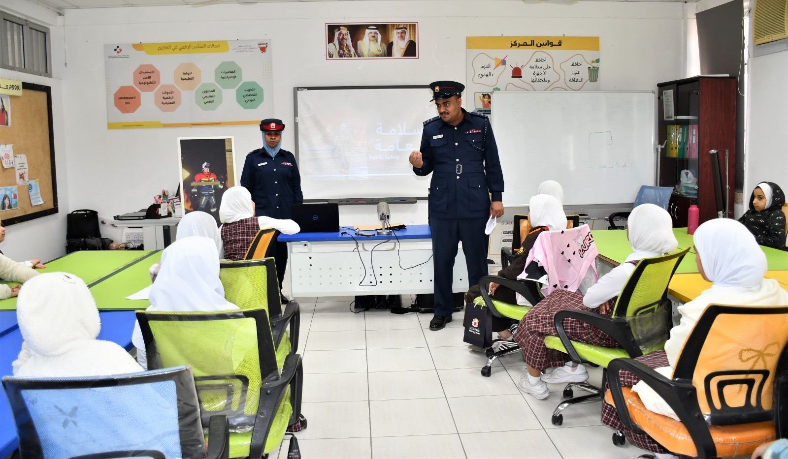 ضمن فعاليات اليوم العالمي للدفاع المدني ... الإدارة العامة للدفاع المدني تنظم محاضرات وتطبيقات عملية في مجال السلامة العامة بالتعاون مع وزارة التربية والتعليم<