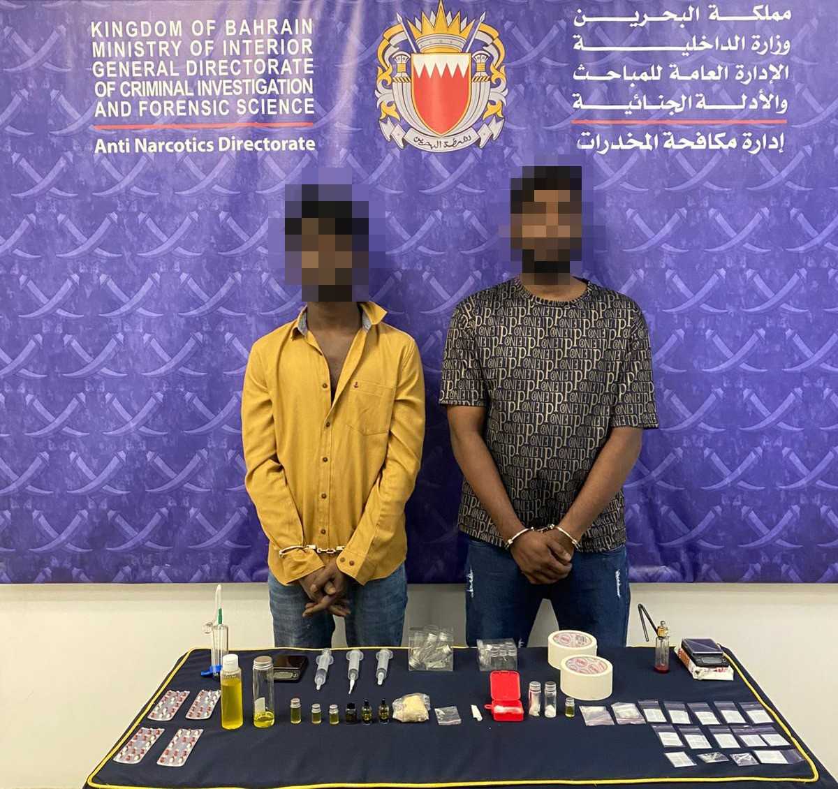 ادارة مكافحة المخدرات: القبض على عدد من الأشخاص بحوزتهم حوالي ١١ كيلو جرام من المواد المخدرة والمؤثرات العقلية تقدر بـ٨٠ ألف دينار.<