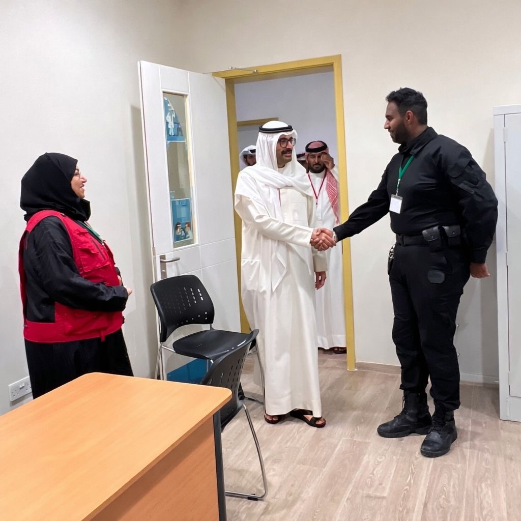 سمو محافظ المحافظة الجنوبية يتفقد مراكز الإيواء ويطلع على جاهزيتها<