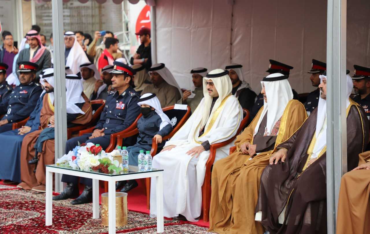 وزارة الداخلية تنظم استعراضا جماهيريا بالمحافظة الجنوبية بمناسبة احتفال مملكة البحرين بأعيادها الوطنية<