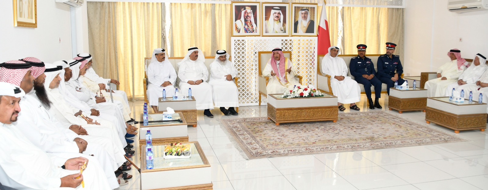 محافظ المحرق يستقبل الأهالي في مجلس المحافظة الأسبوعي<