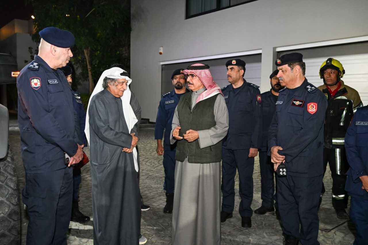  معالي وزير الداخلية يتفقد المنازل المتضررة بمنطقة الجفير جراء القصف العشوائي غير المبرر للمنازل والمناطق السكنية والأهداف المدنية والذي يقوم به العدوان الايراني السافر<