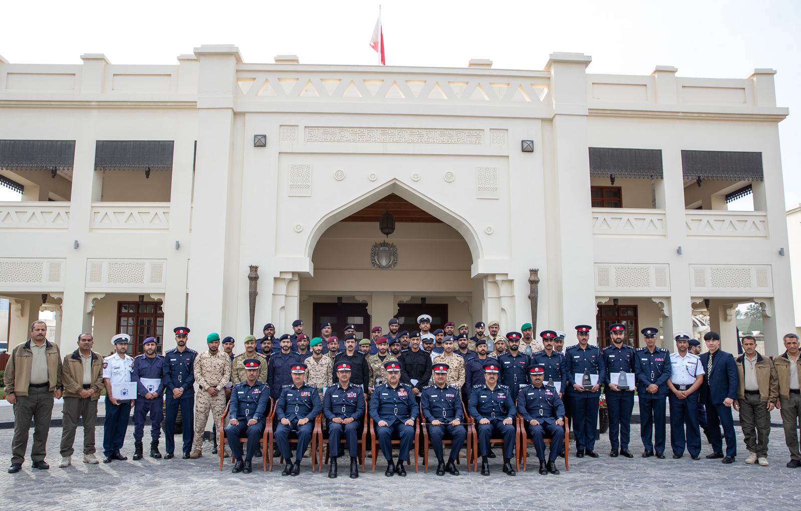 نائب رئيس الأمن العام يشهد حفل تخريج عدد من الدورات التدريبية بإدارة المراسم وحماية الشخصيات<