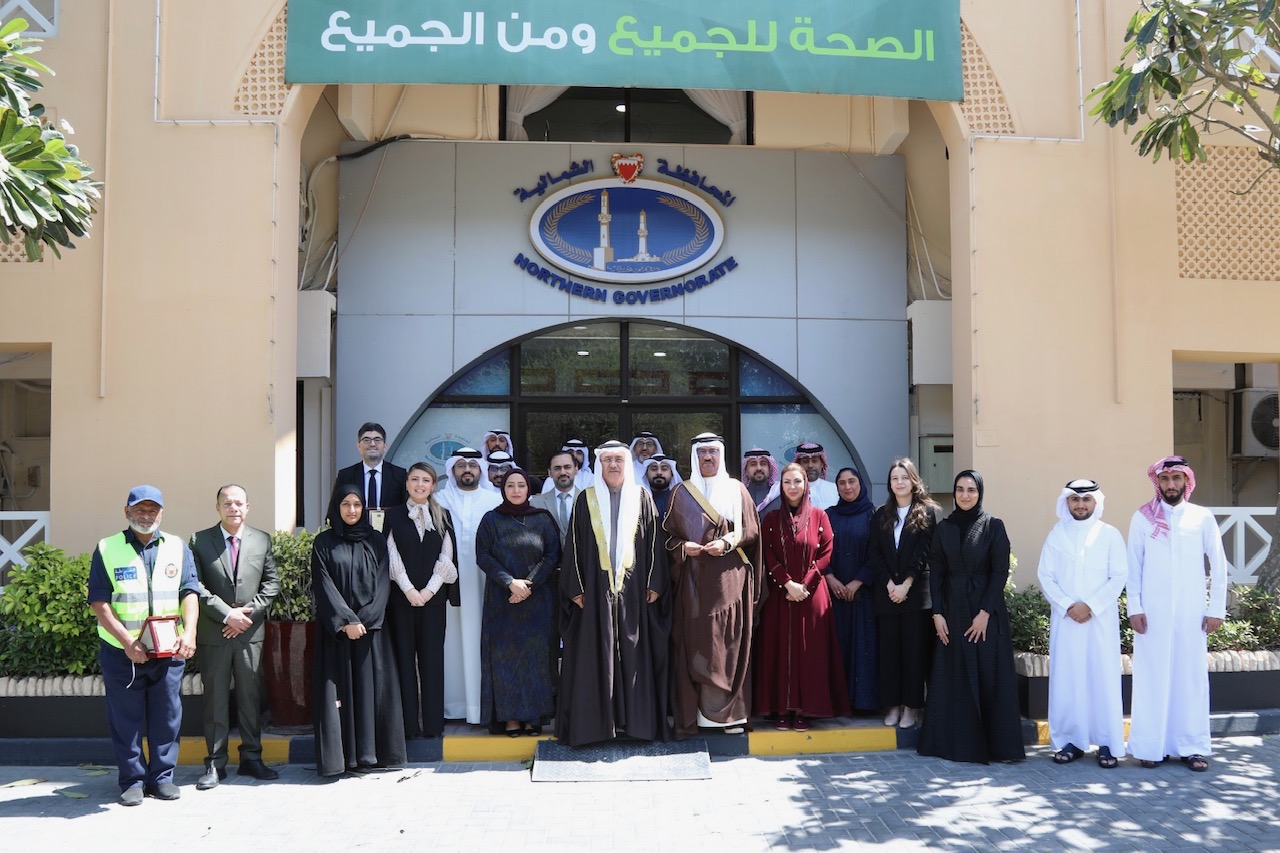 بمناسبة يوم الشباب البحريني .. محافظ الشمالية يكرم عددا من الشباب المتعاونين في فعاليات المحافظة<