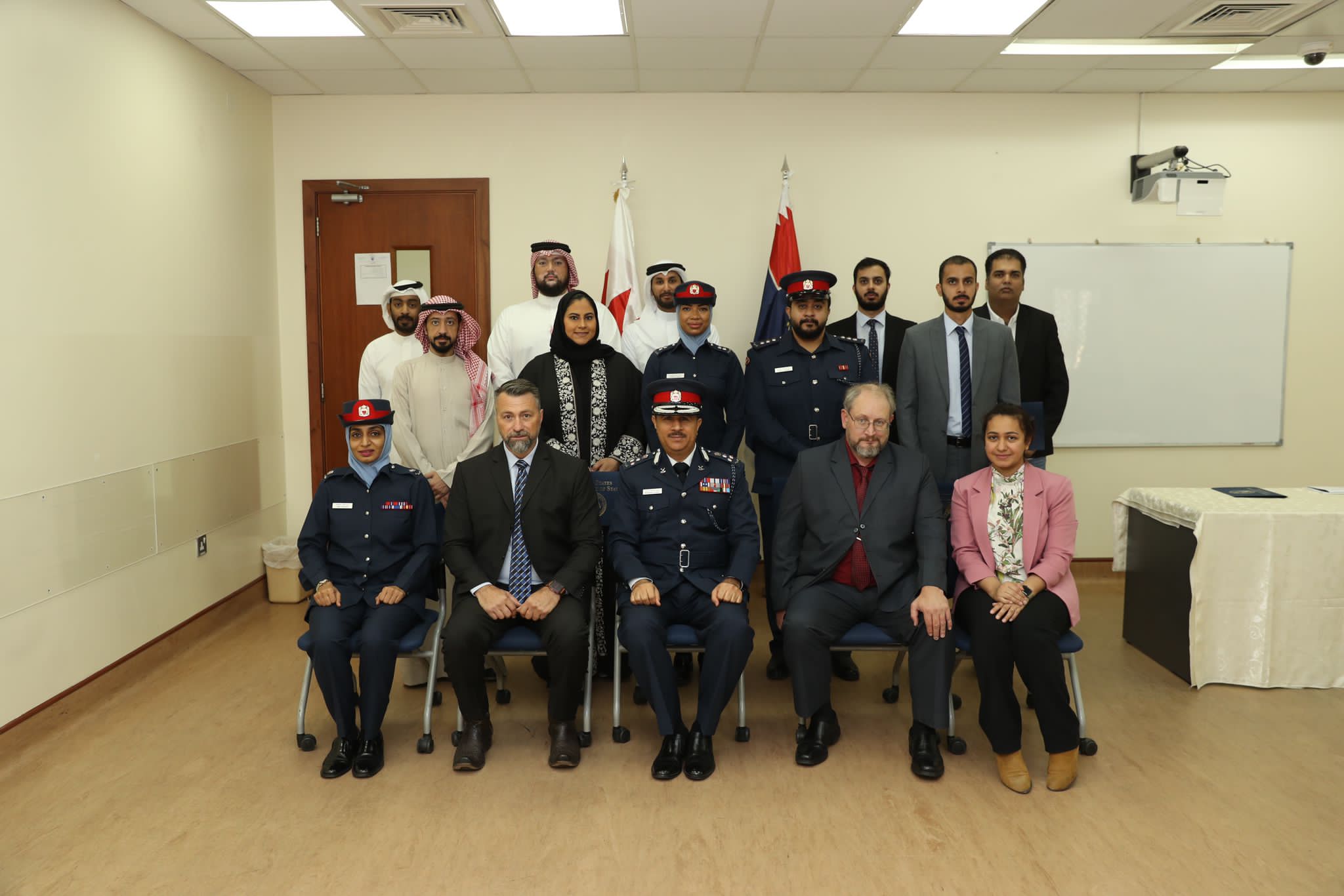 مساعد رئيس الأمن العام لشئون العمليات والتدريب يختتم الدورة التدريبية في مجال جمع وتحليل المعلومات<