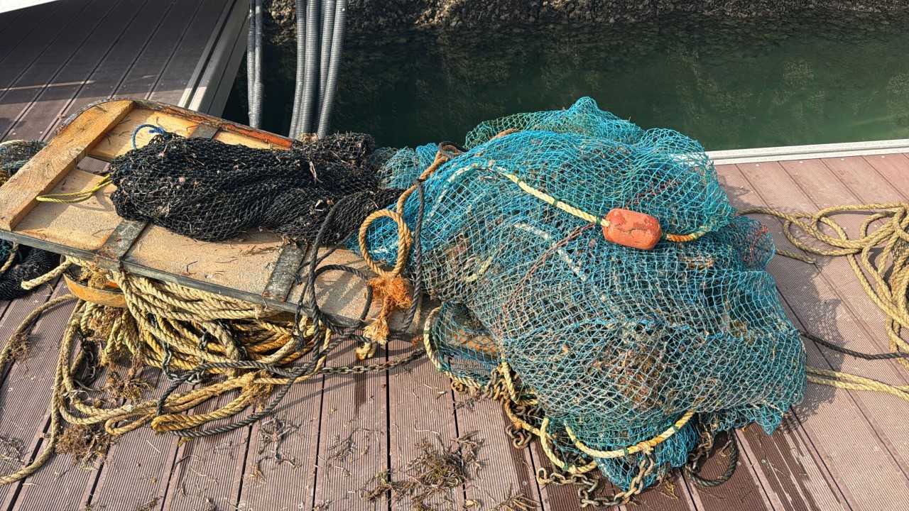 خفر السواحل: ضبط عدد من شباك الجر القاعي الممنوع استخدامها في غرب جزيرة الجارم<