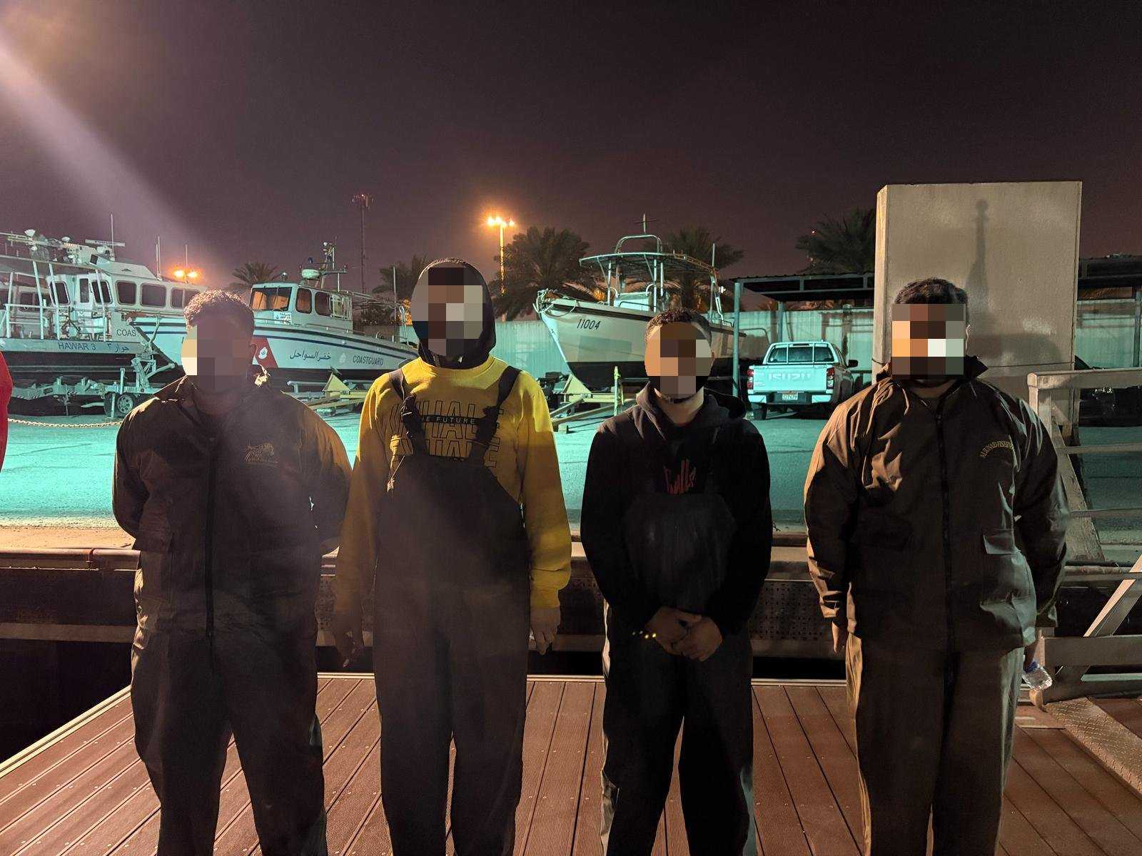  خفر السواحل يضبط 4 بحاره بتهمة الصيد الجائر في منطقة فشت الجارم<
