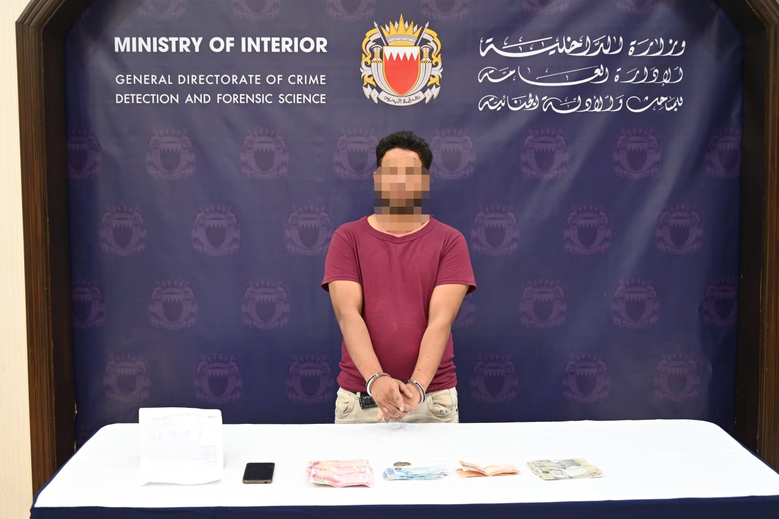 (المباحث الجنائية) : القبض على شخص خلال 9 ساعات من قيامه بسرقة محل تجاري<