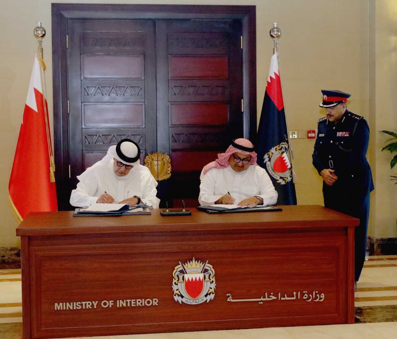 وكيل وزارة الداخلية يستقبل الرئيس التنفيذي لشركة البحرين لمواقف السيارات (أماكن)<