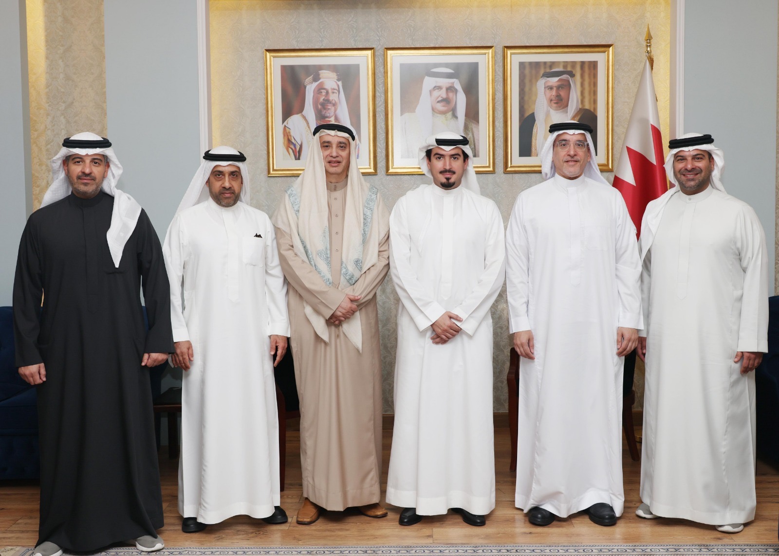 محافظ العاصمة يشيد بدور مجموعة يوسف بن أحمد كانو في دعم برامج ومبادرات المحافظة<