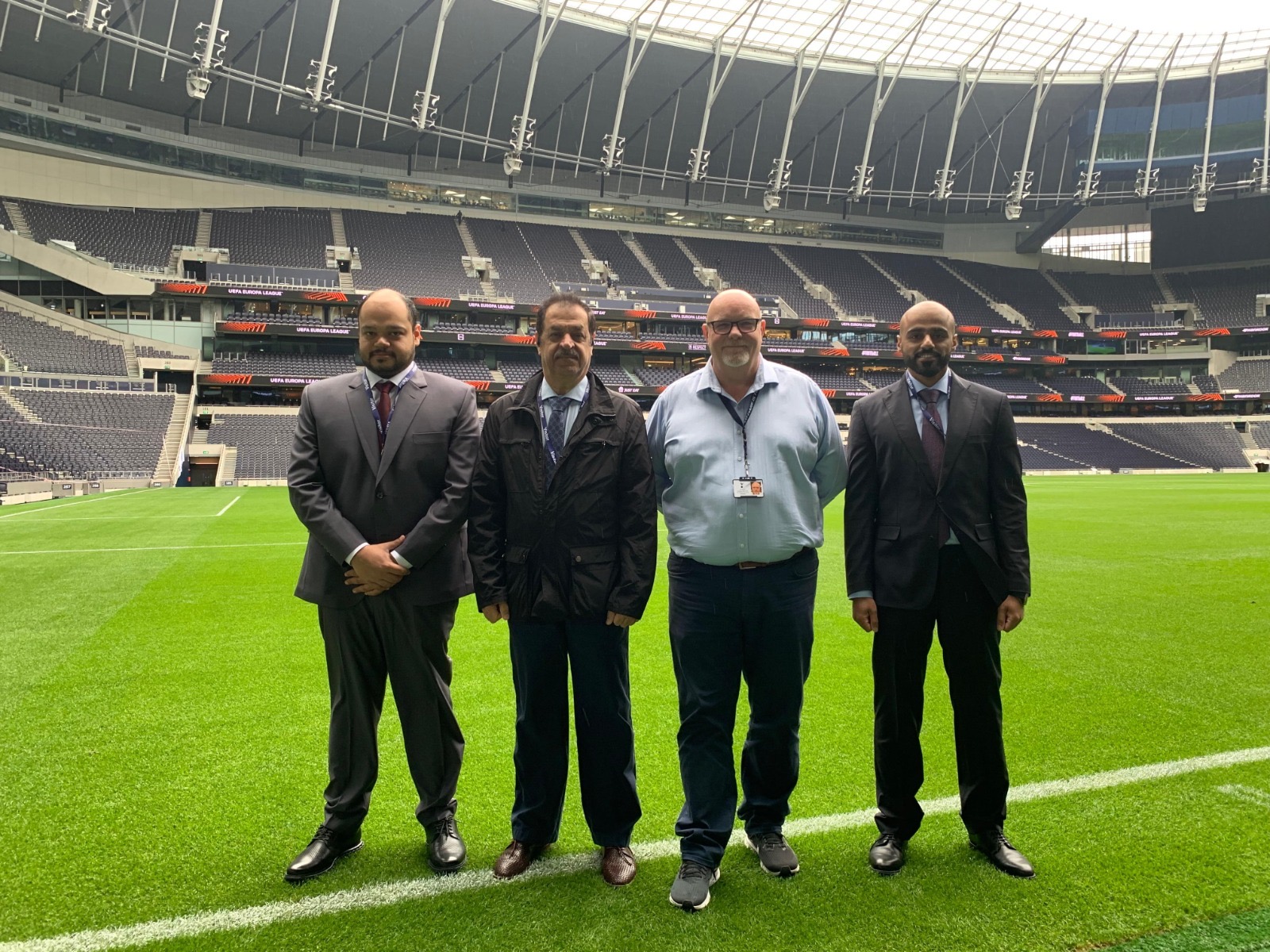 مدير عام الدفاع المدني يزور عدد من الملاعب الرياضية في لندن ويطلع على تجاربهم في مجال الأمن والسلامة<